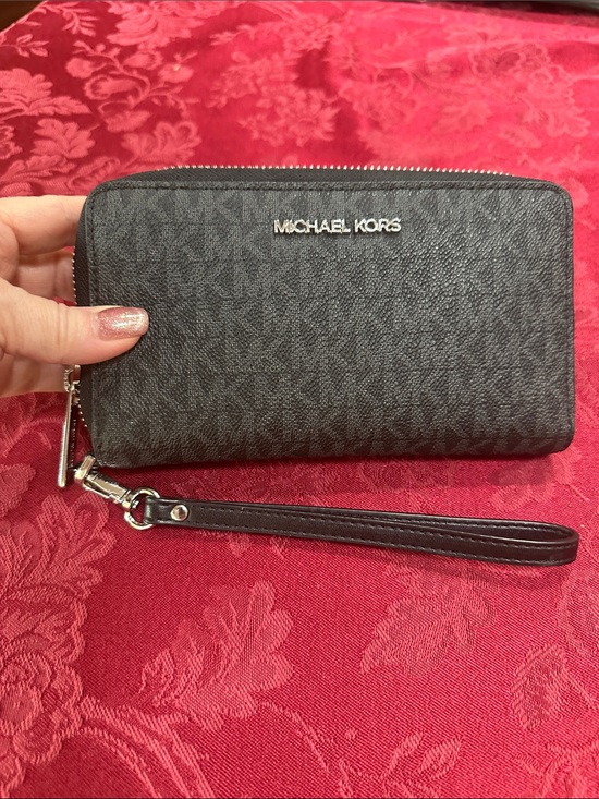 Michael Kors Handbags - Michael Kors Black Signature Logo Wristlet/Wallet
